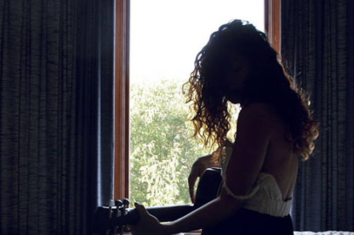 Como la Hizo – Alli Day